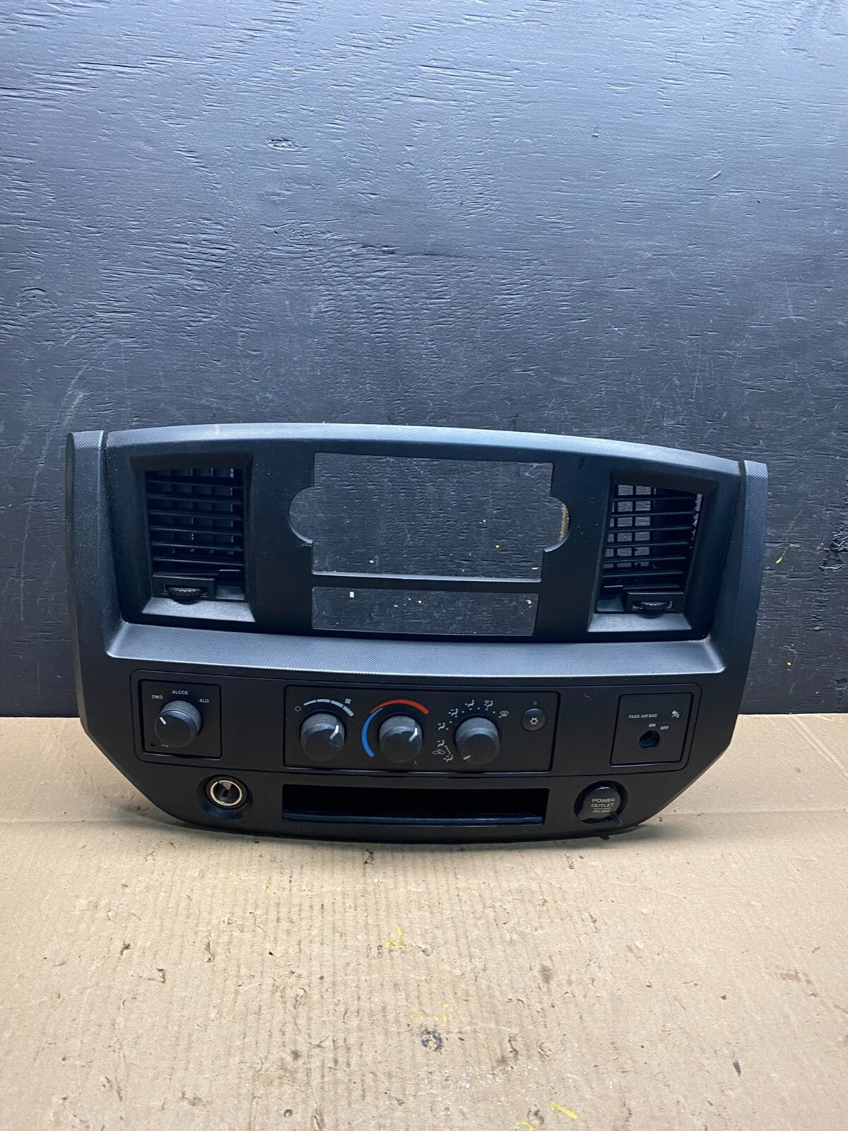 2002 to 2005 Dodge Ram Radio Climate Control Dash Air Vent Bezel Trim M6564 DG0