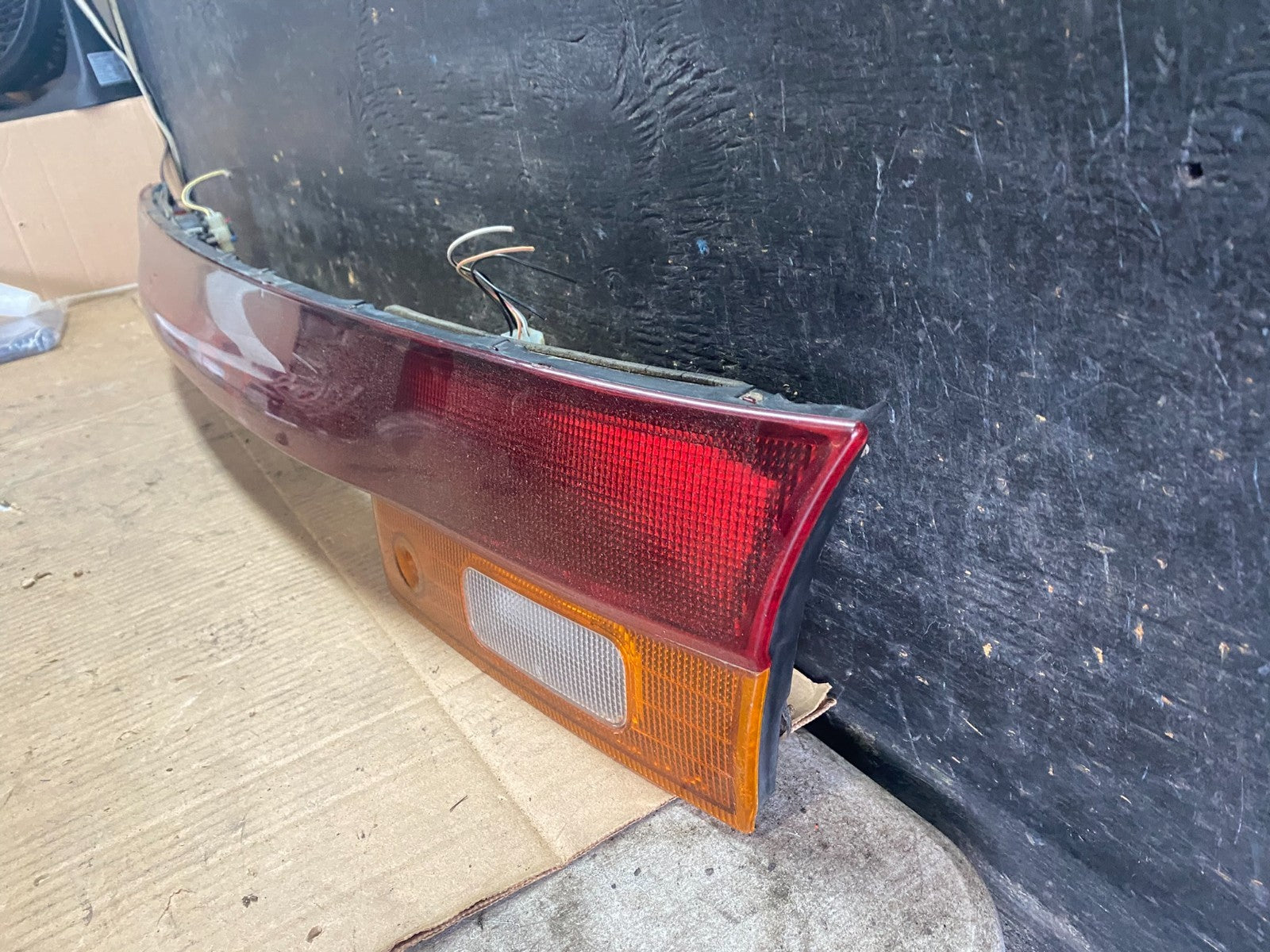 1995 to 1996 Subaru Legacy Wagon Trunk Mounted Center Tail Light Panel R7908 DG1