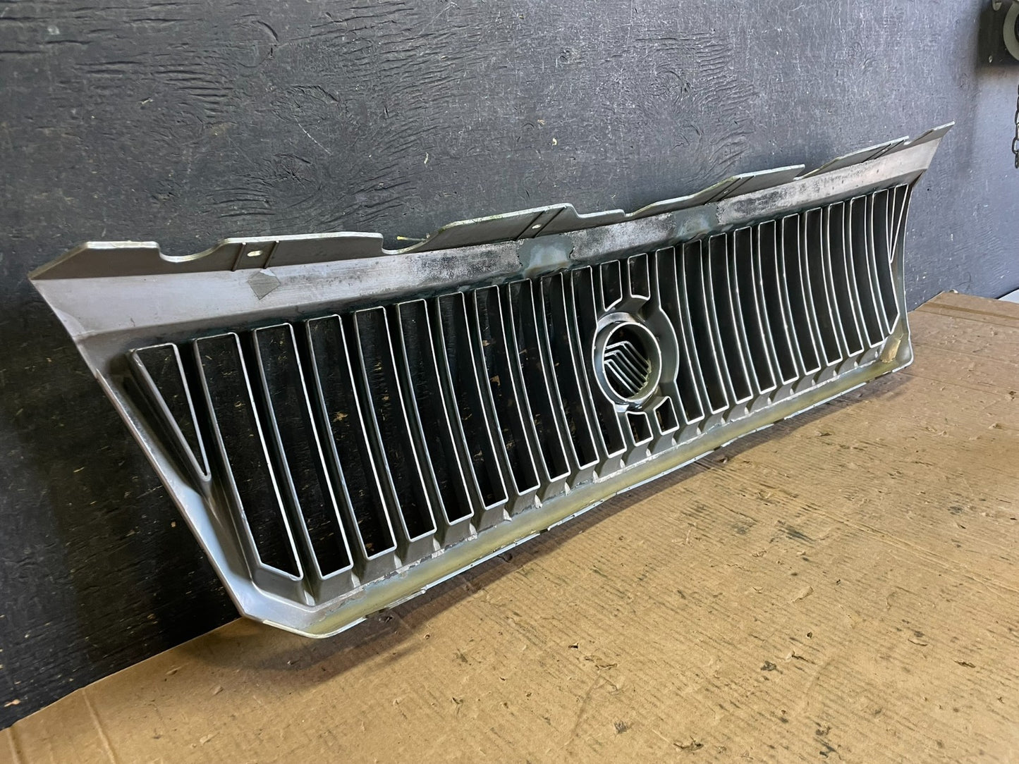 2002 to 2005 Mercury Mountaineer Front Upper Grill Grille Oem z8135 DG4
