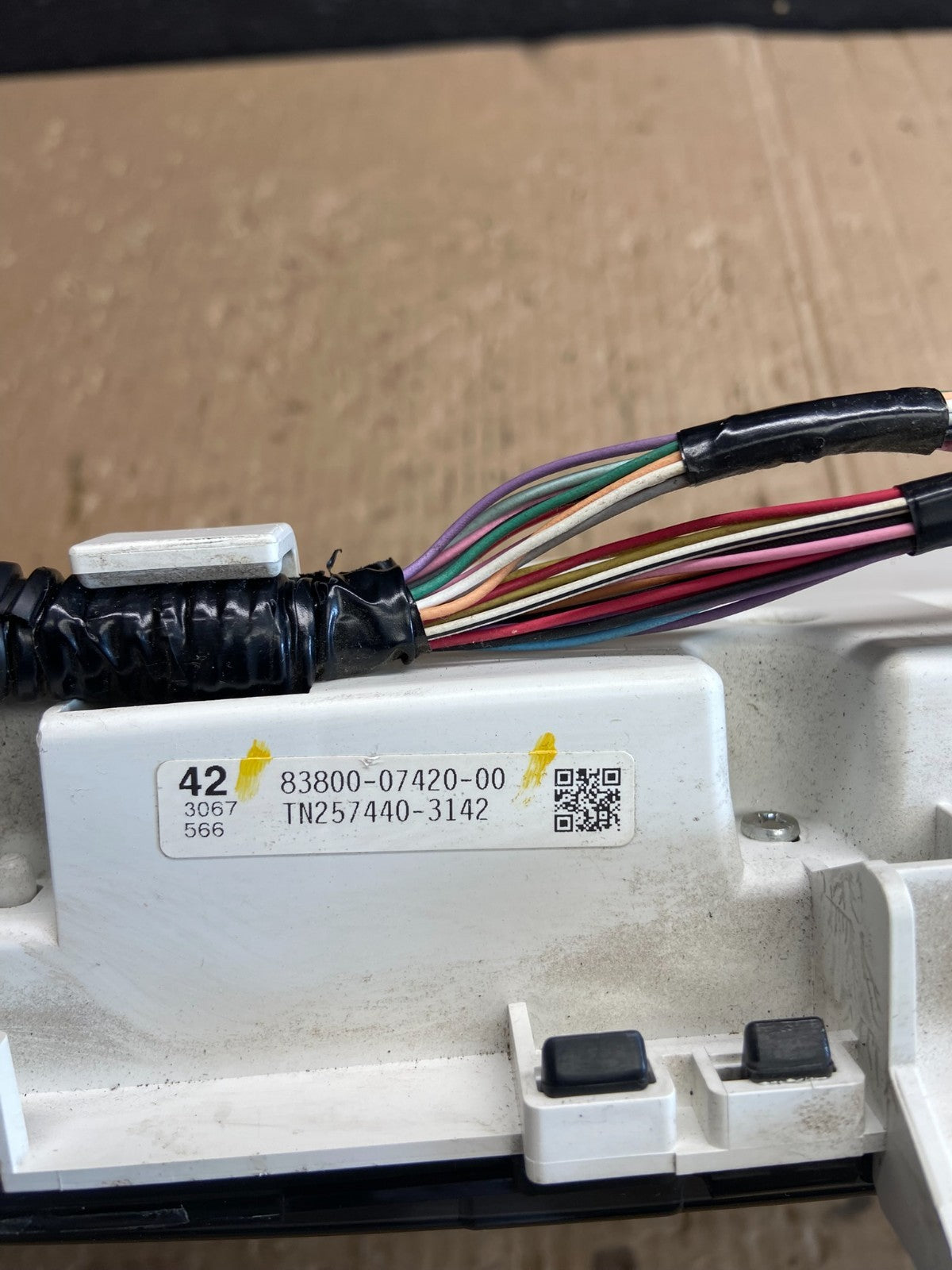 2005 to 2010 Toyota Avalon Cluster Gauge Speedometer AE4200 DG6