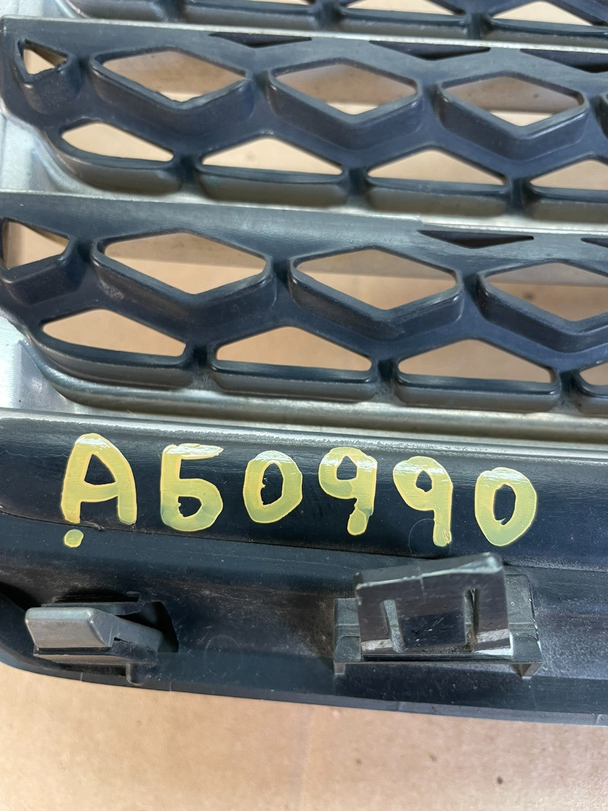 2009 to 2011 Nissan Maxima Front Upper Grill Grille 62070-9N00A AG0990 DG6