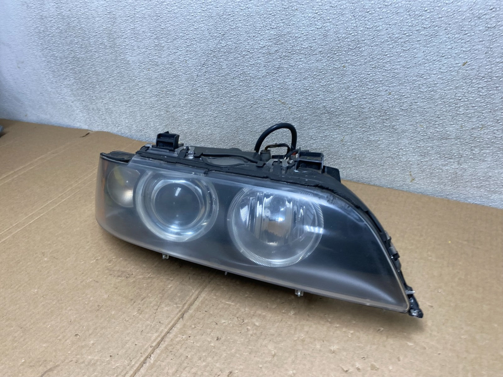 2001-2003 BMW E39 5 Series Headlight Right Passenger Side XENON OEM V0887 DW1