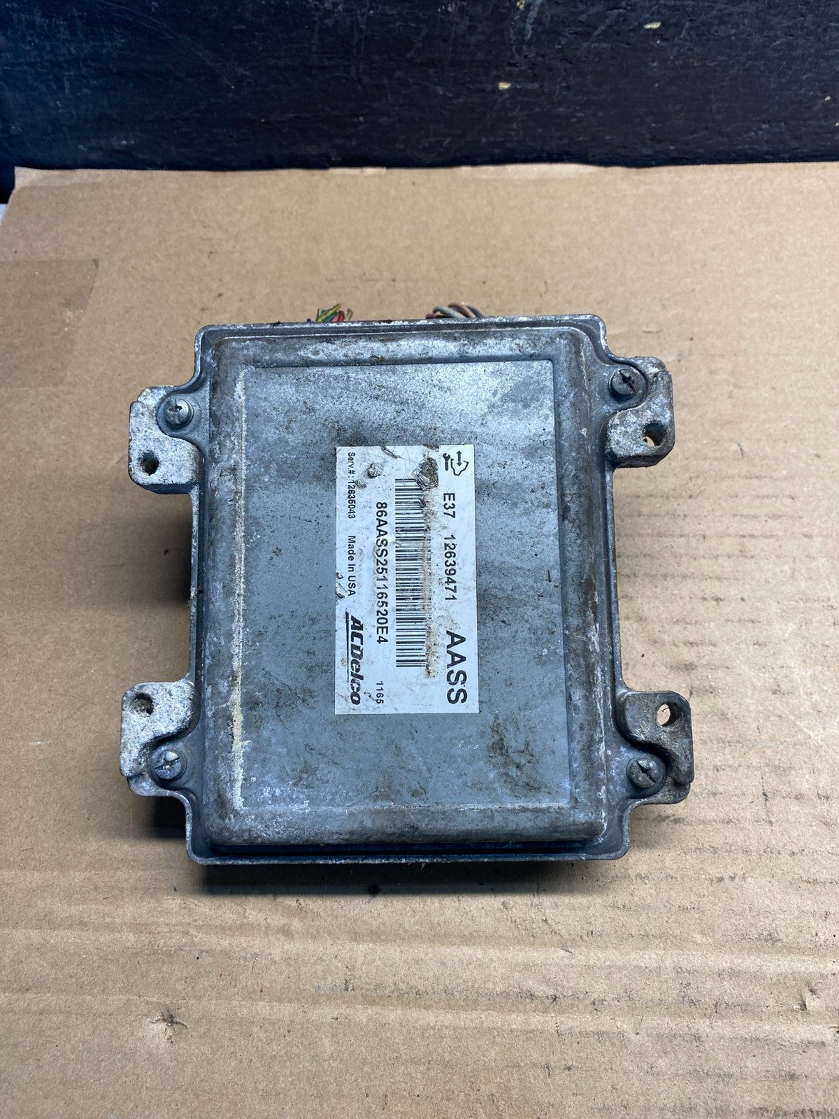 2010 to 2013 Chevrolet Silverado Yukon Engine Control Module ECM ECU AE2132 DW1
