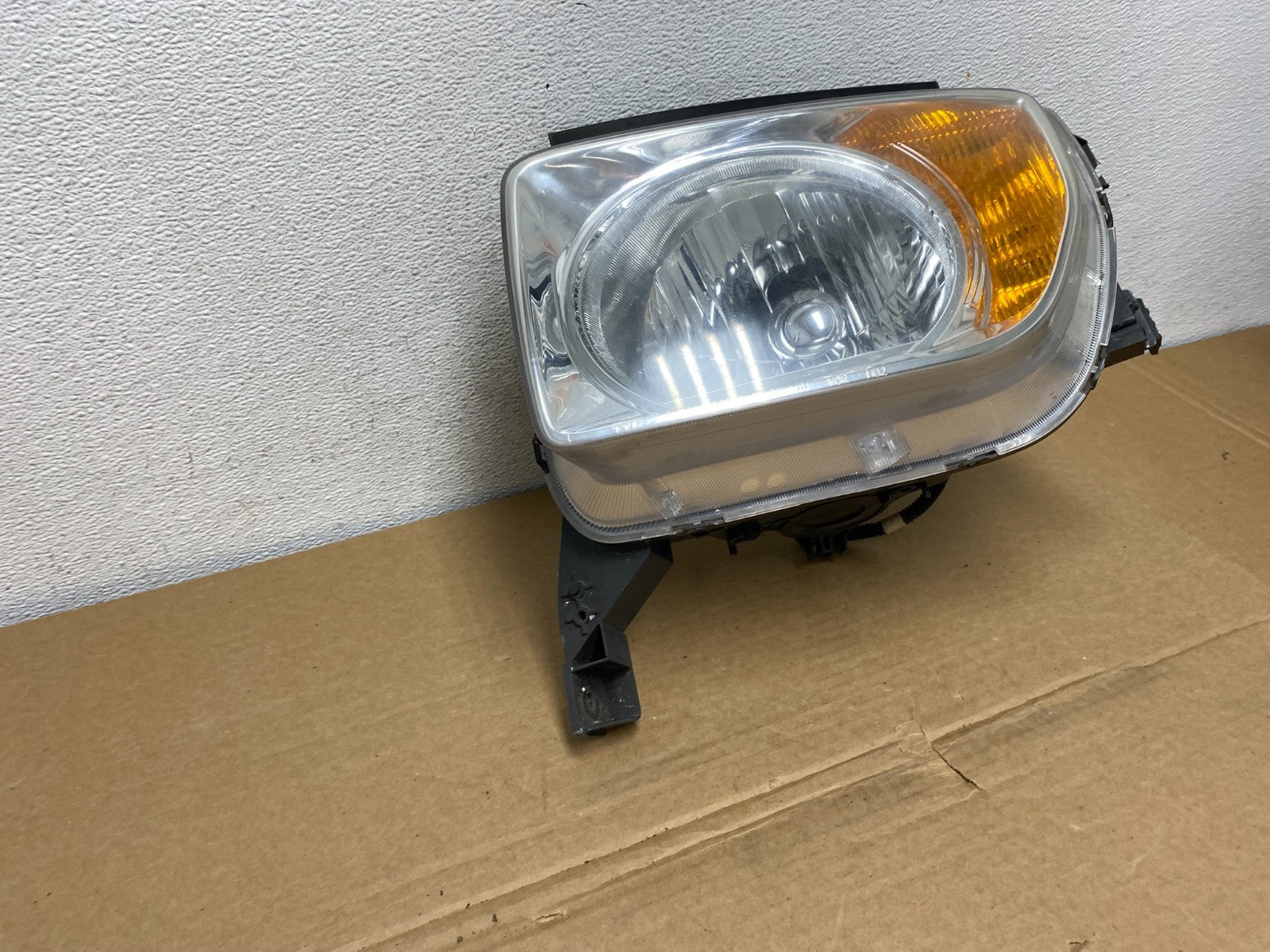 2003 to 2006 Honda Element Left Driver Lh Side Headlight TYC AD3786 DW2