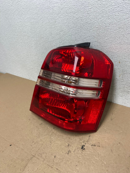 2001 2002 2003 Toyota Highlander Right Passenger RH Tail Light AF4734 LK1