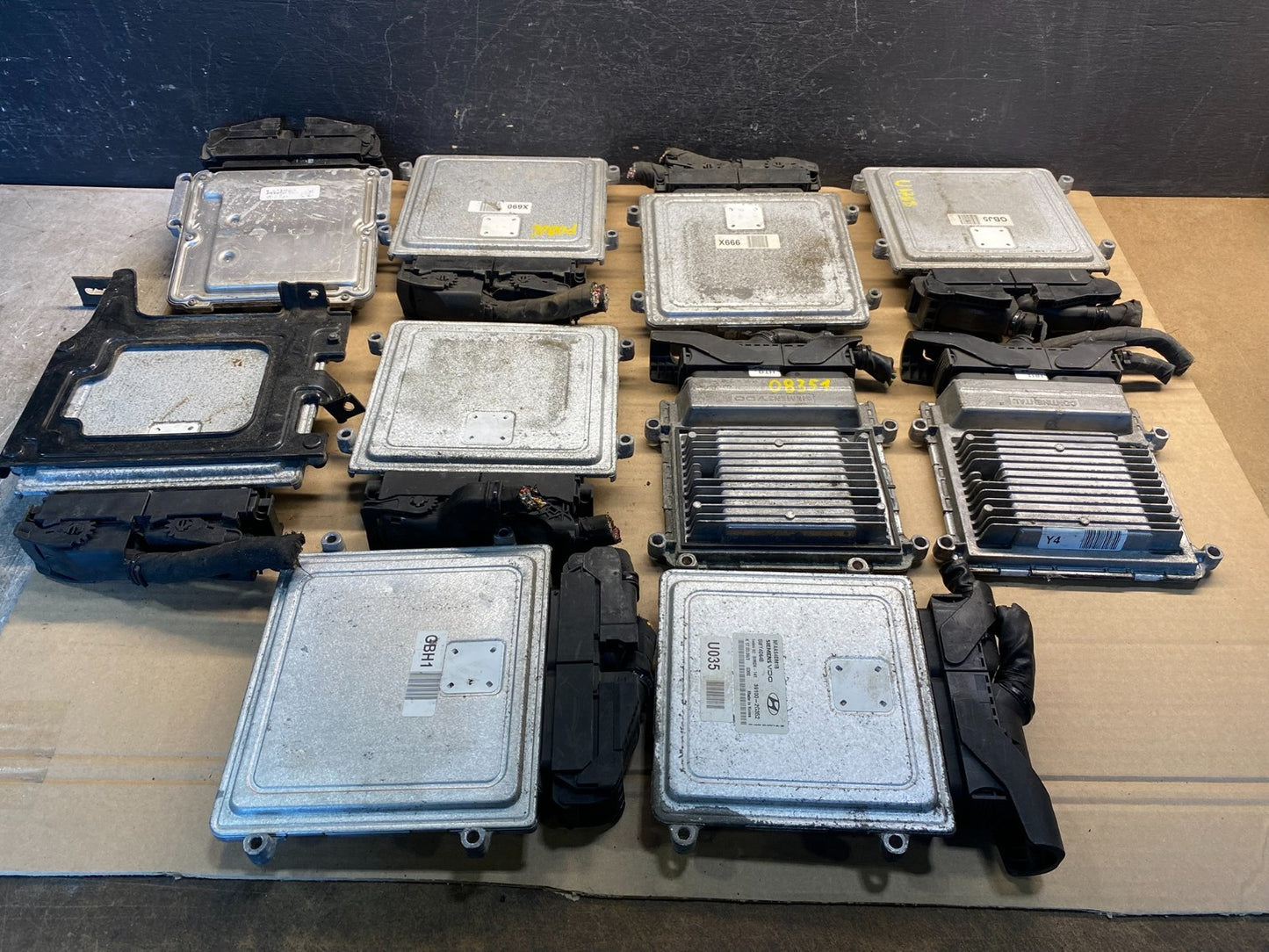 Mix of 10 Kia Hyundai ECM Engine Computer Module AE00701