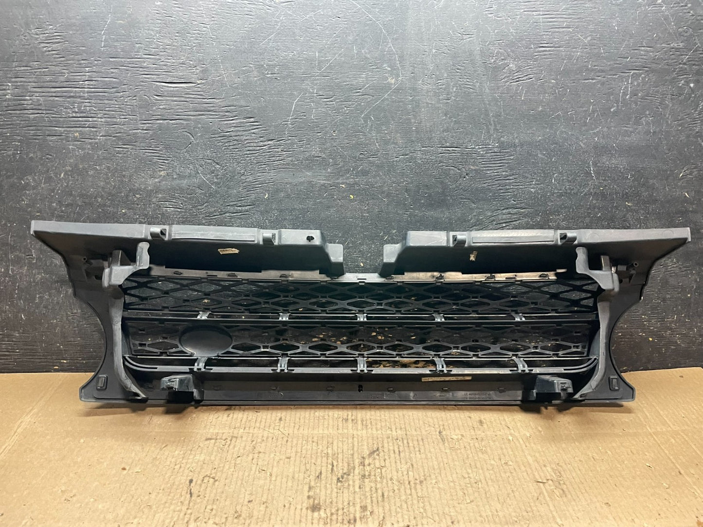 2010 to 2013 Land Rover Discovery  Front Upper Grill Grille X9824 DG5