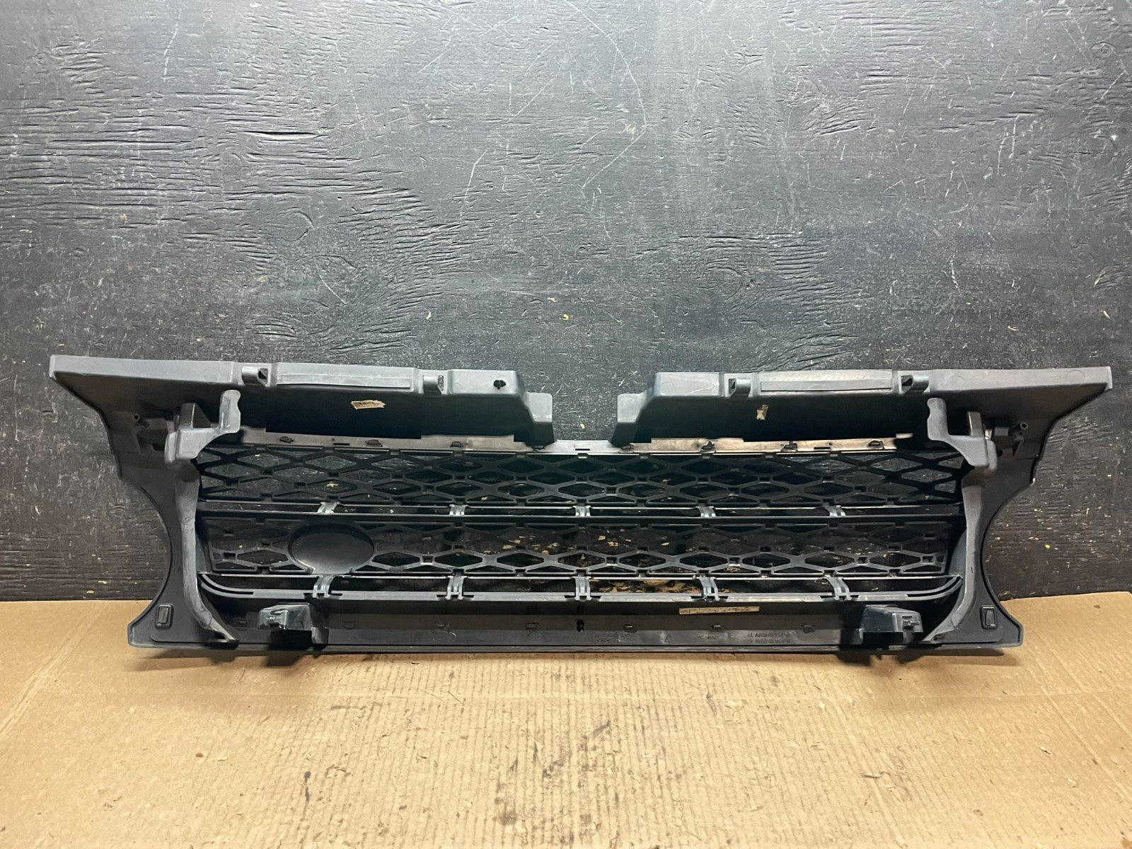 2010 to 2013 Land Rover Discovery  Front Upper Grill Grille X9824 DG5