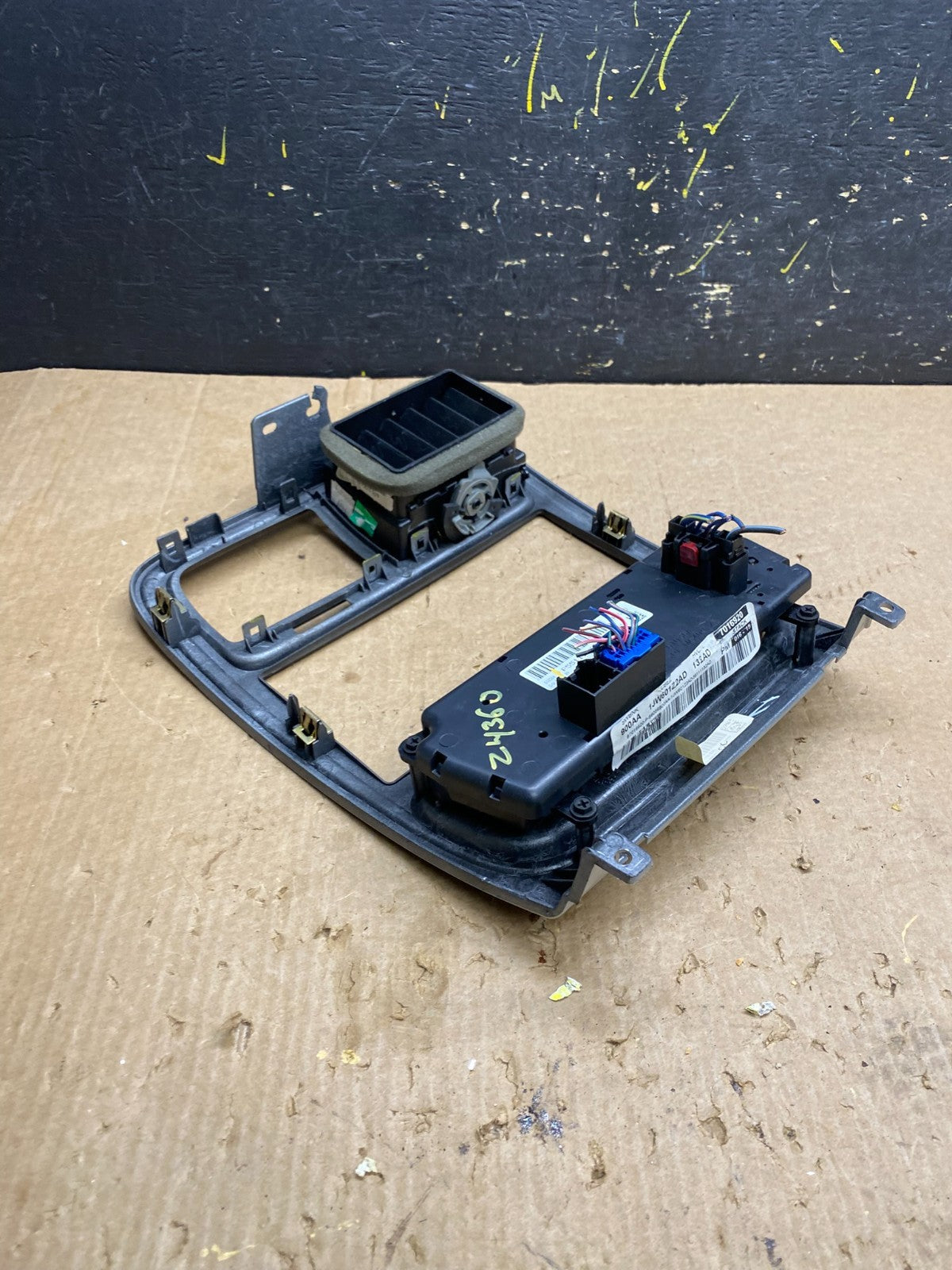 2010 to 2012 Dodge Caliber Dash Radio Center Bezel Climate Control Dash Z4360 DG3