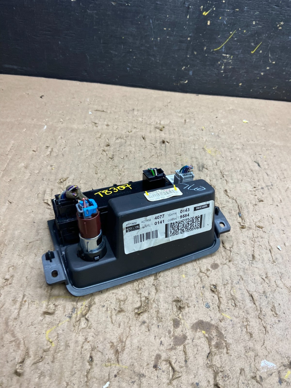 2008-2012 Buick Enclave Center Console Switch Panel Bezel Power Outlet T8307 DG4