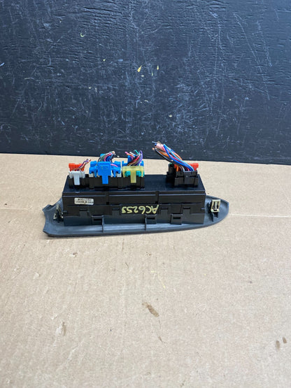2002-2005 Chevrolet Trailblazer Power Left Driver Window Control Switch AC92123