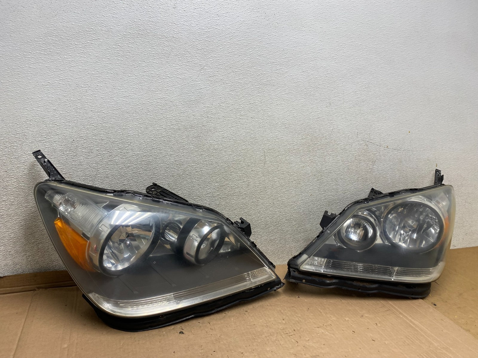 2005 2006 2007 Honda Odyssey Left+Right Set Halogen Headlights U8560 DW2