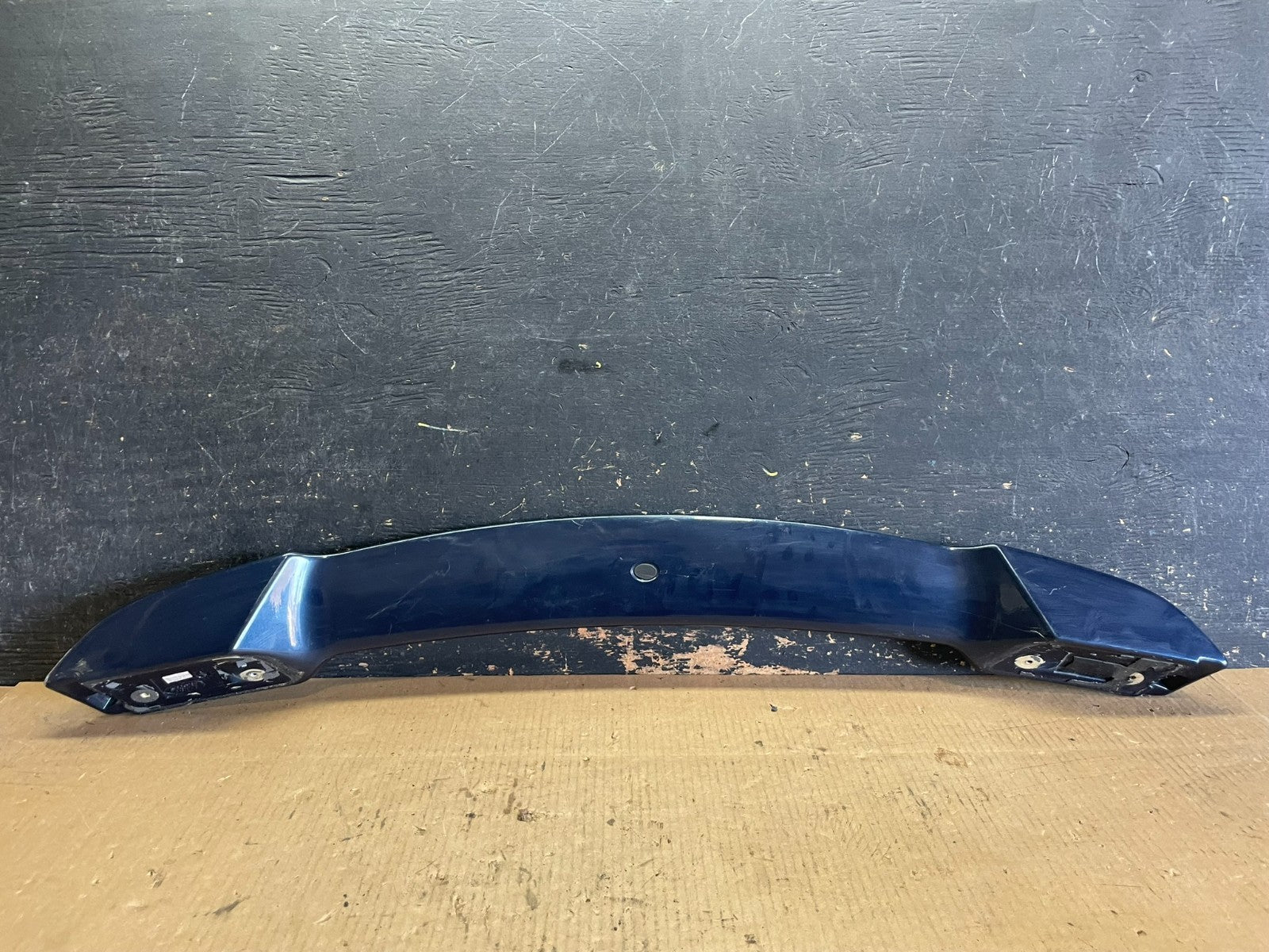 2008 to 2014 Land Rover LR2 Rear Trunk Tail Light Lift Gate Spoiler AA5922 DG5