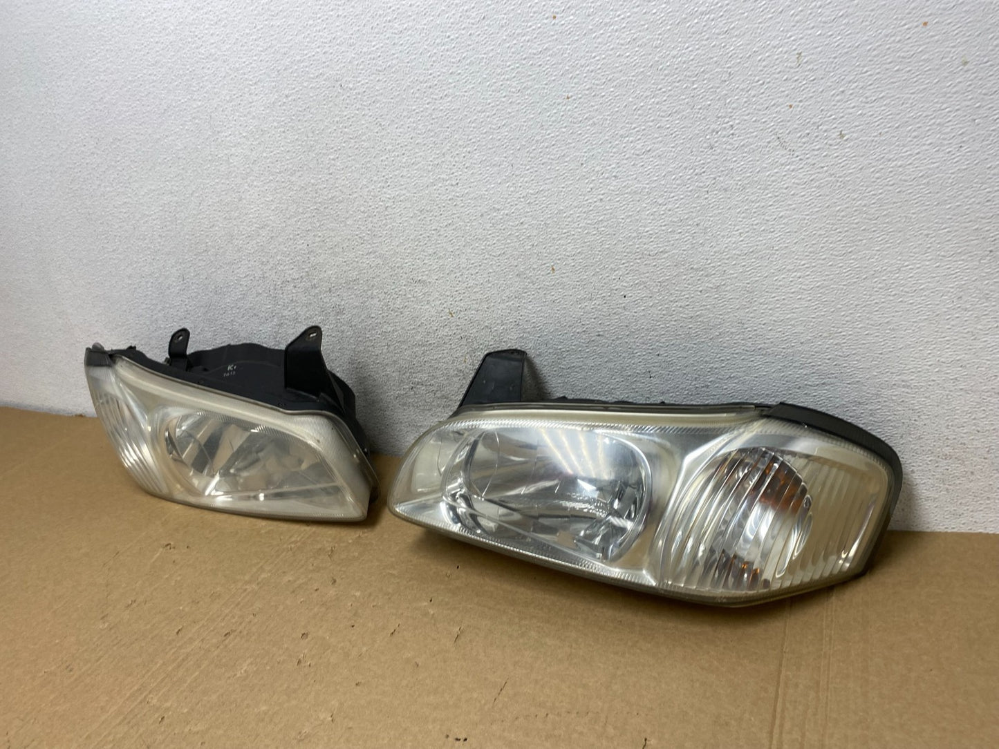 2000 to 2001 Nissan Maxima Left + Right Set Halogen Headlights AF7318 DW1