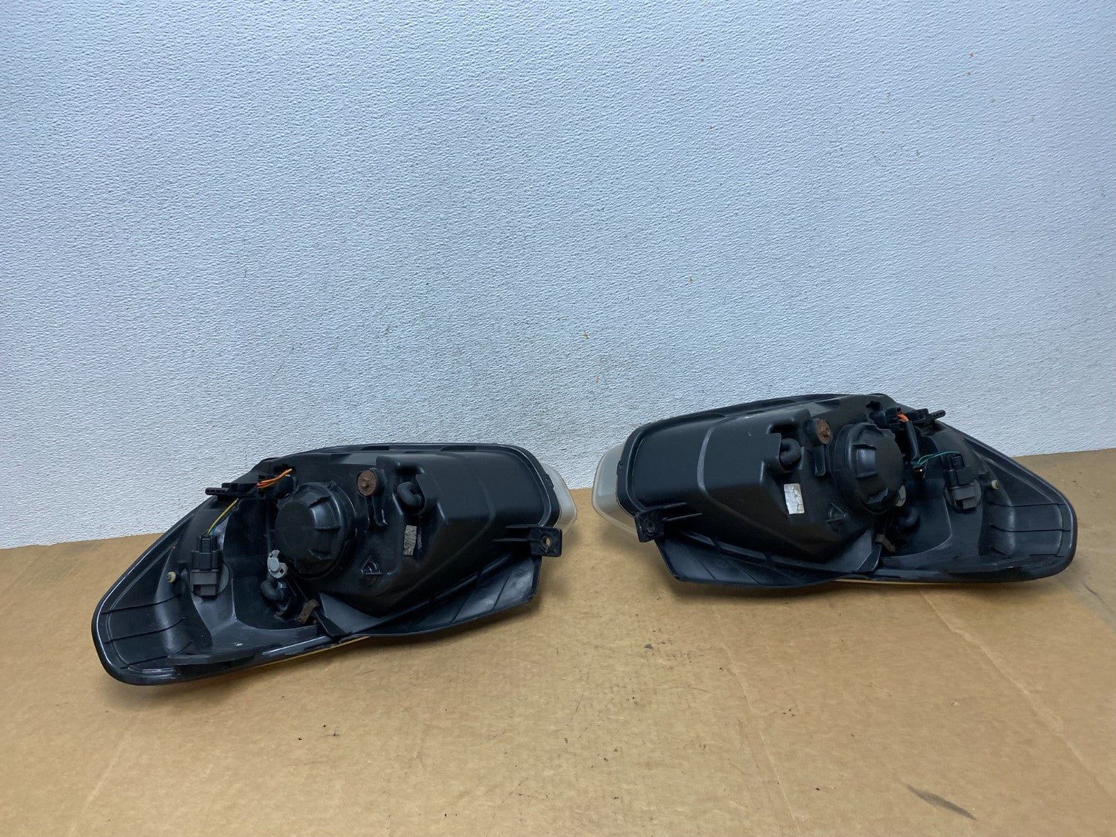 2006 to 2011 Hyundai Accent Sedan Left+Right Halogen Headlights AE2997 DW7