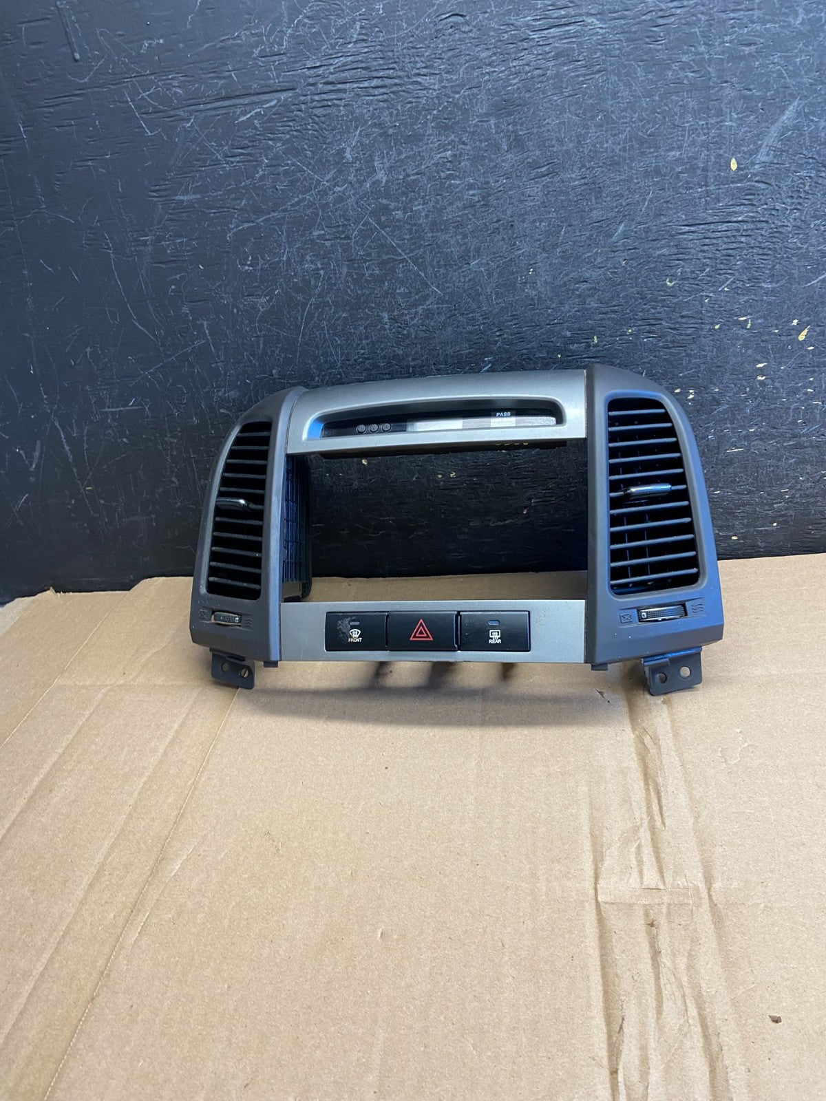 2007 to 2009 Hyundai Santa Fe Center Dashboard Radio Bezel Trim AI5967 DG0