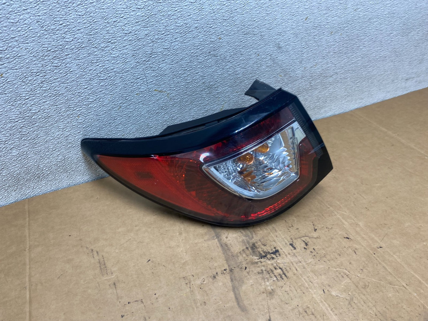 2013 to 2017 Chevrolet Traverse Left Driver LH Side Tail Light Oem T2009 DW2