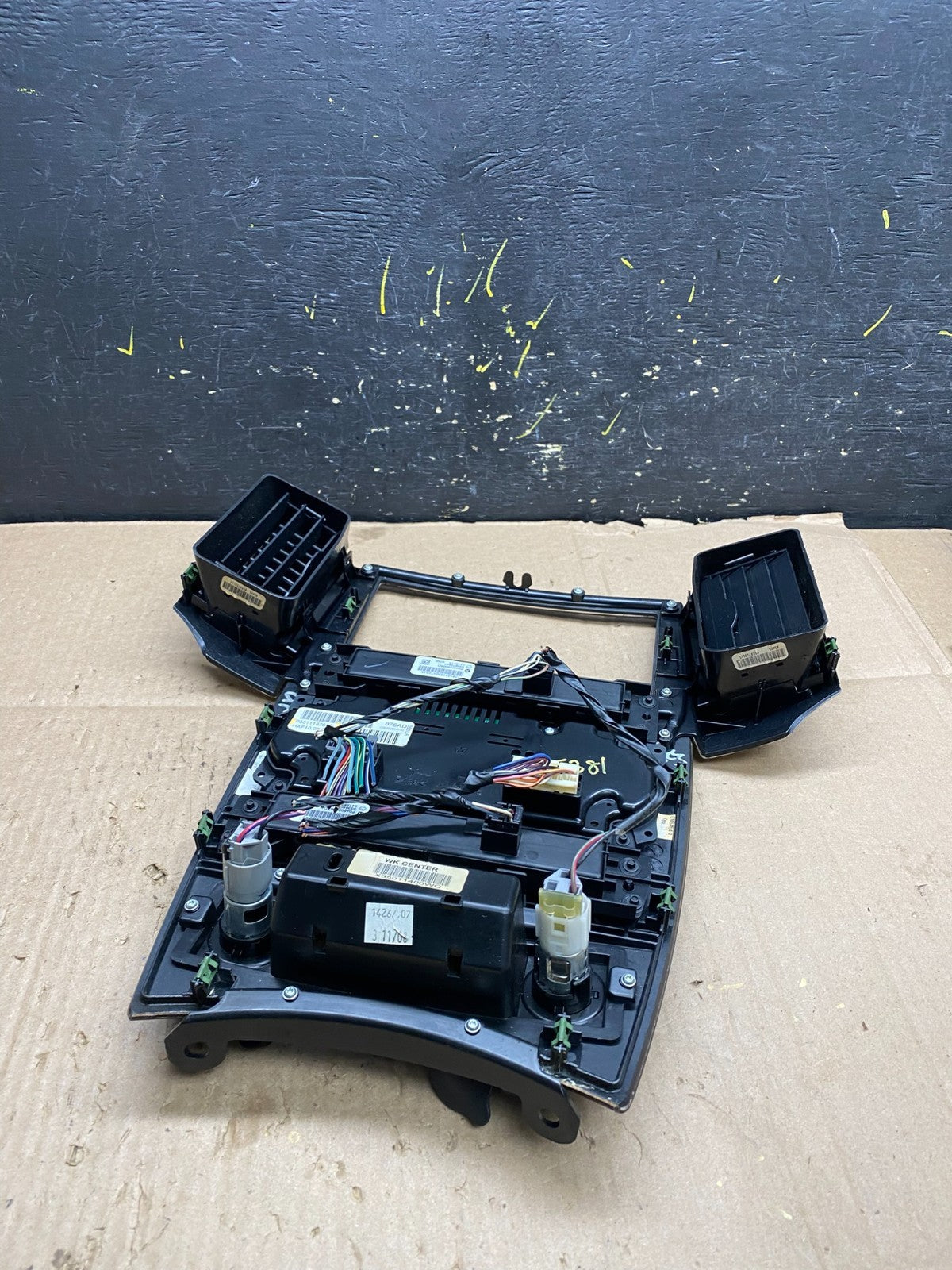 2008 to 2010 Jeep Grand Cherokee Center Navi Radio Air Vent Bezel OEM Y5381 DG3