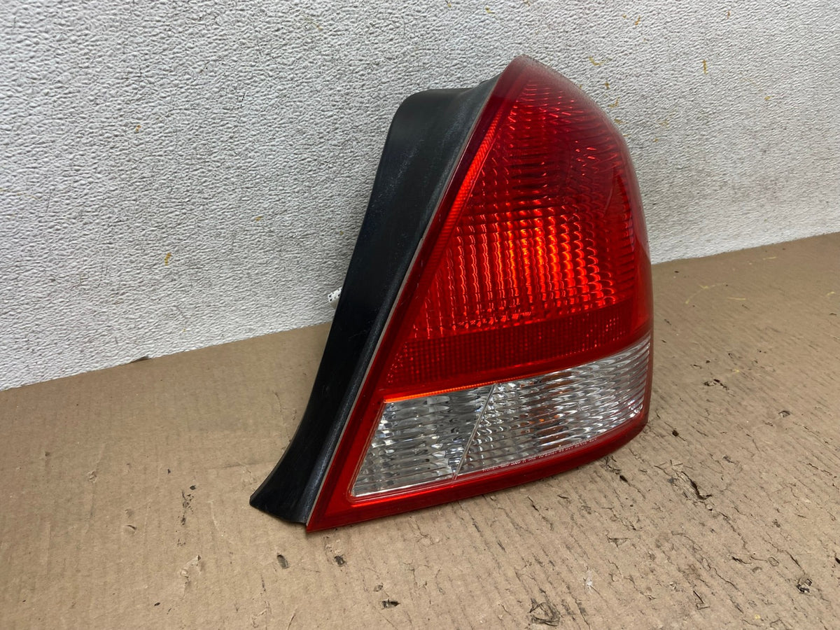 2001 2002 2003 Hyundai Elantra Right Passenger Rh Tail Side Light AH6636 LK1
