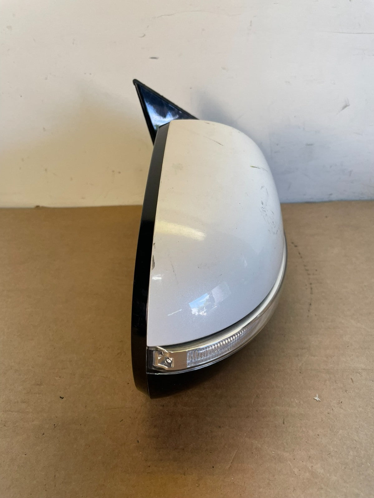 2016 to 2020 Kia Sorento Right Passenger Door Mirror Turn Signal af8629 DG10