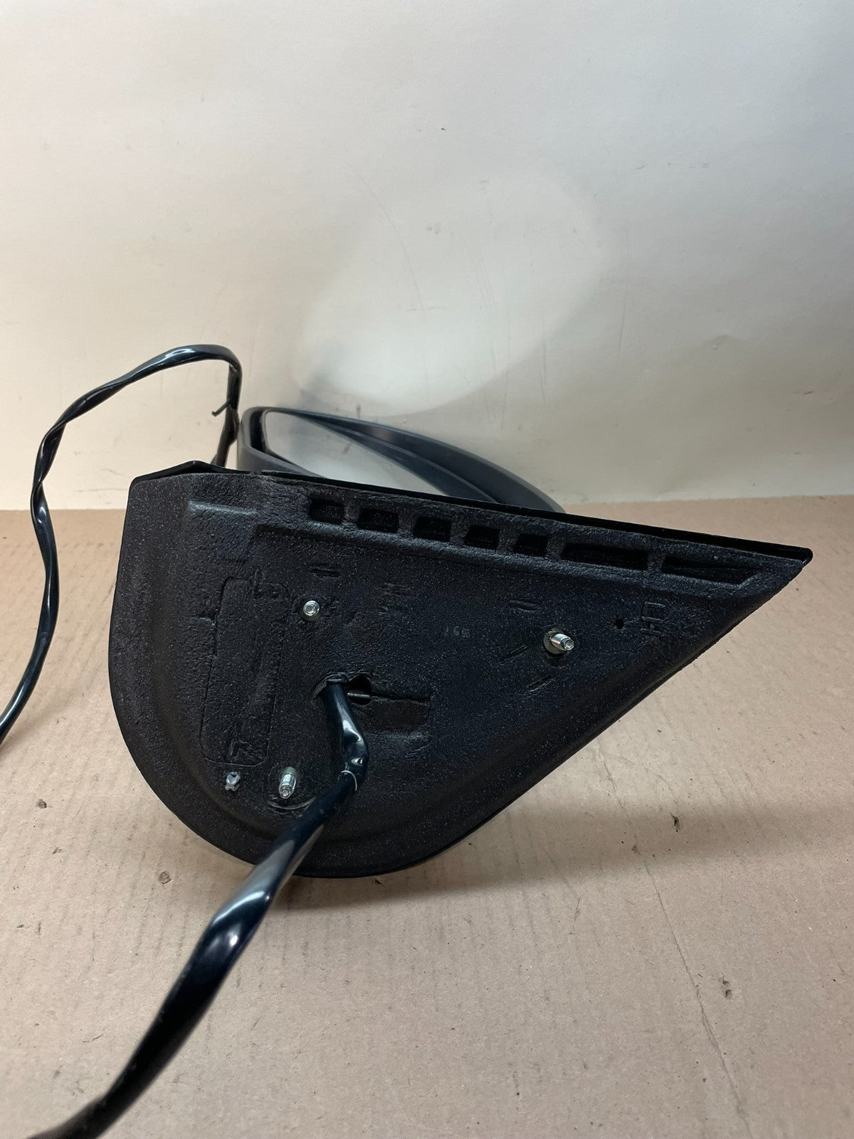 2007 to 2013 Chevrolet Tahoe Silverado Suburban Left Driver Mirror AJ0778 DG4