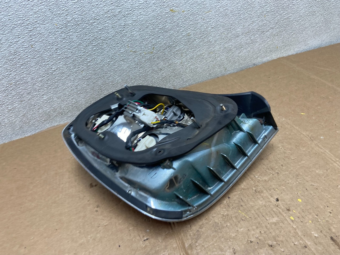2004 to 2005 Hyundai XG350 Passenger Right Side Tail Light AA1510 PS5