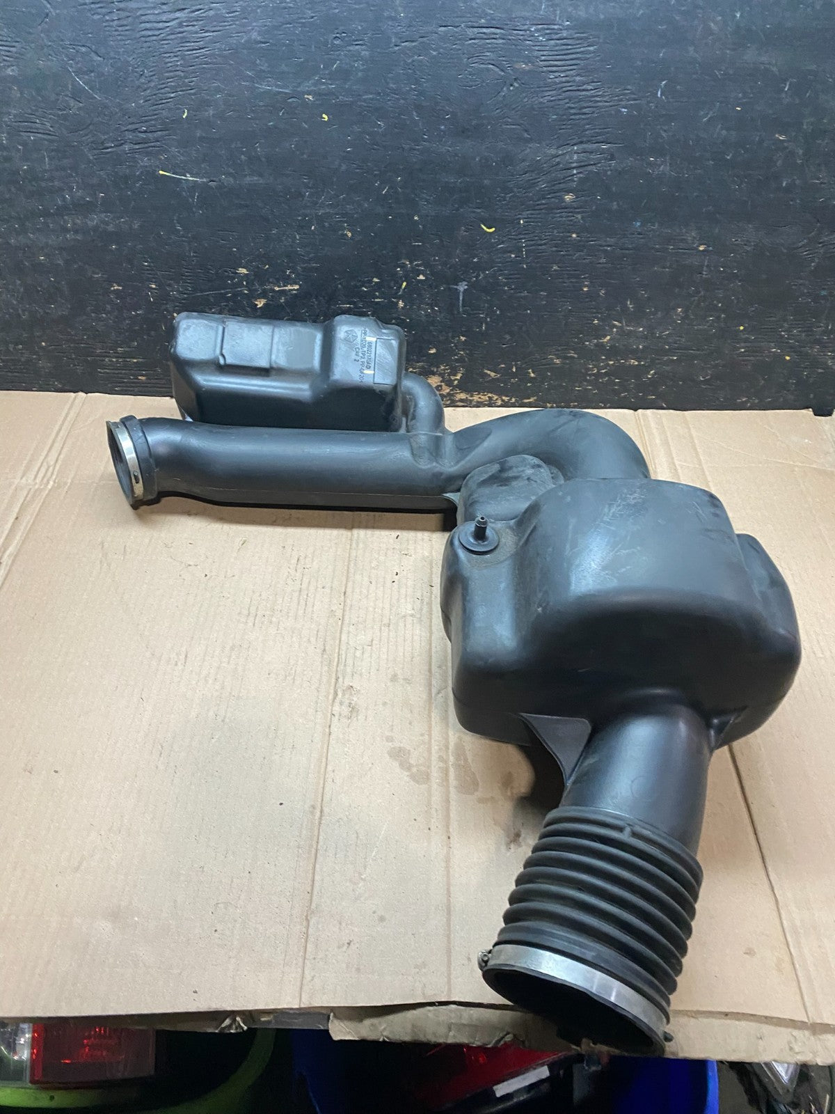 2011 - 2013 Dodge Durango 3.6L Resonator Air Intake Tube OEM V9751 DG4