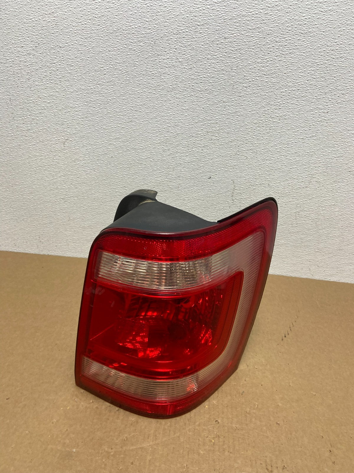 2008 to 2012 Ford Escape Right Passenger RH Side Tail Light AC1065 DW0