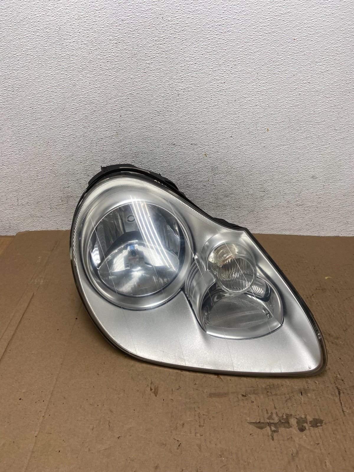 2004 - 2006 Porsche Cayenne Right Passenger Side Halogen Headlight AD7758 DW0