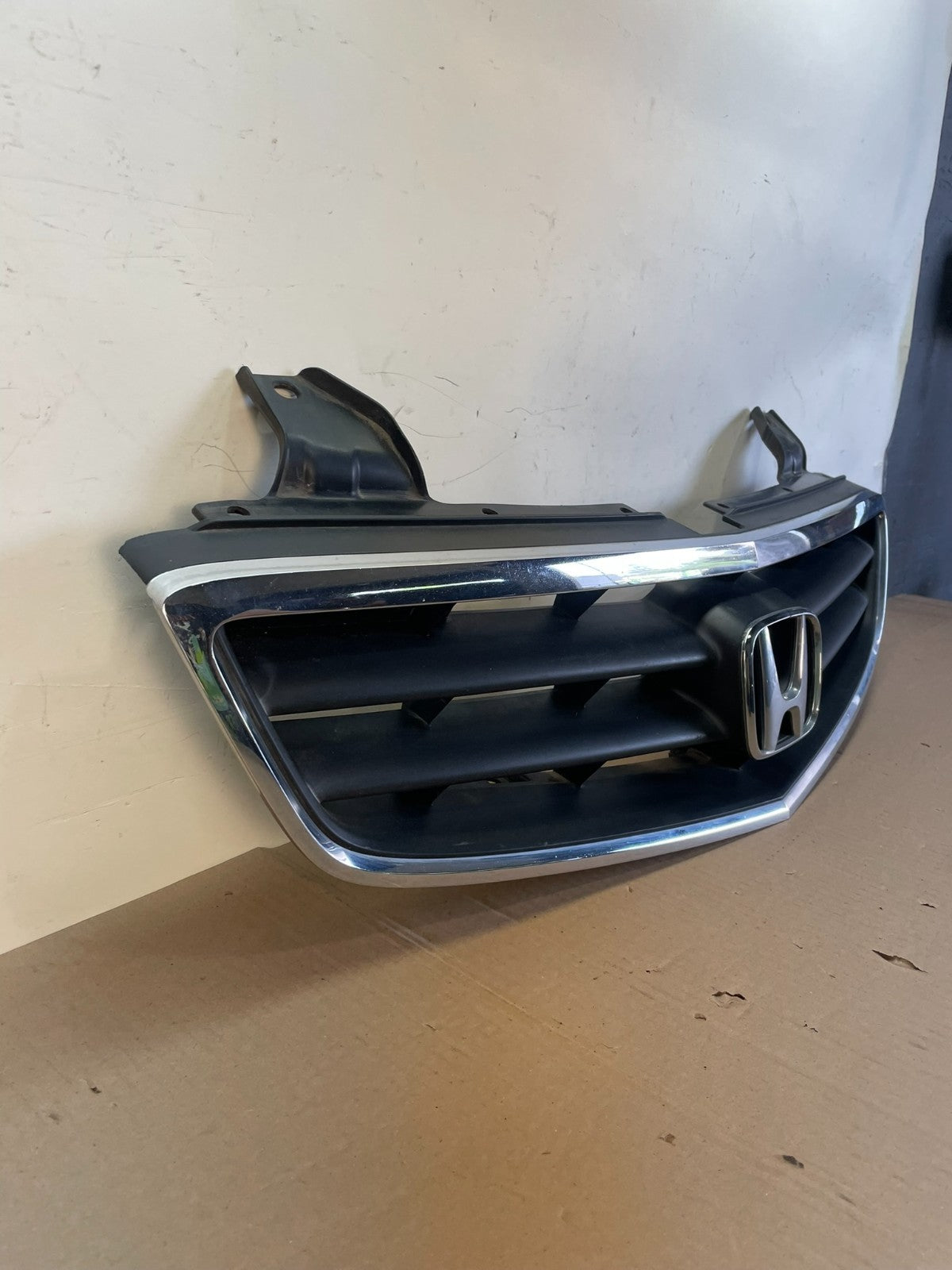 2002 to 2004 Honda Odyssey Front Grill Grille AG7685 PS2