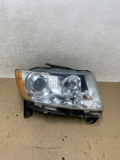 2011-2013 Jeep Grand Cherokee Right Passenger Xenon Headlight AH6799 DW0