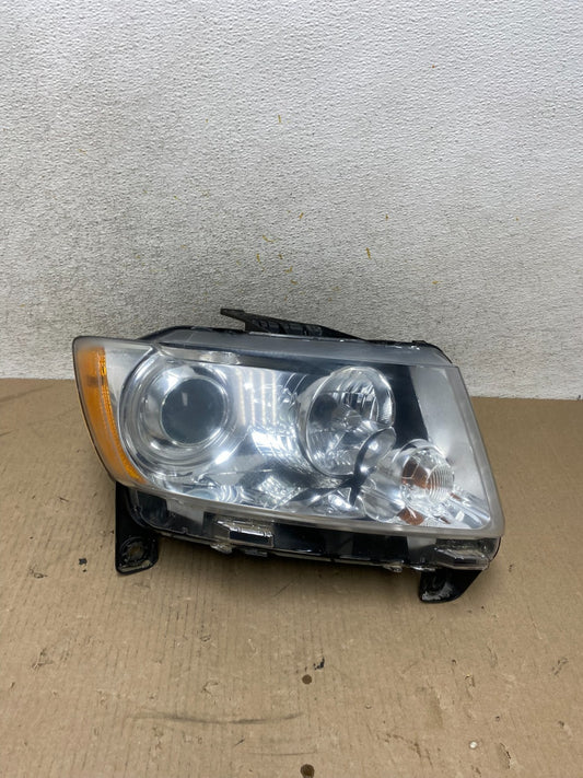 2011-2013 Jeep Grand Cherokee Right Passenger Xenon Headlight AH6799 DW0