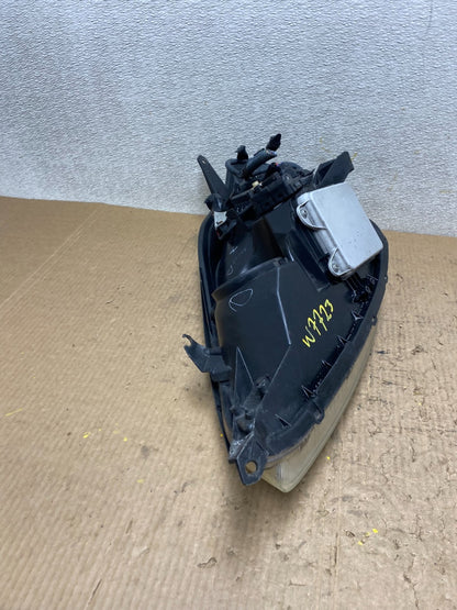 2004-2005 Toyota Sienna Right Passenger RH Xenon Headlight OEM W7723 DW11