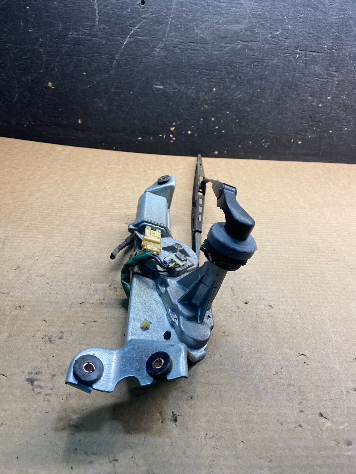 2000 to 2004 Subaru Legacy Wagon Rear  Windshield Wiper Motor AA06554