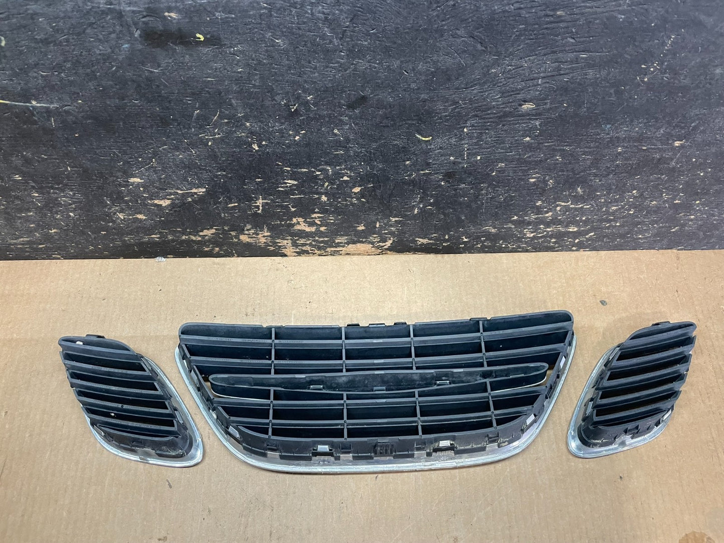 2003 to 2007 Saab 9-3 Front Upper LH Center RH Set Grille Grill OEM AA9144 DG1
