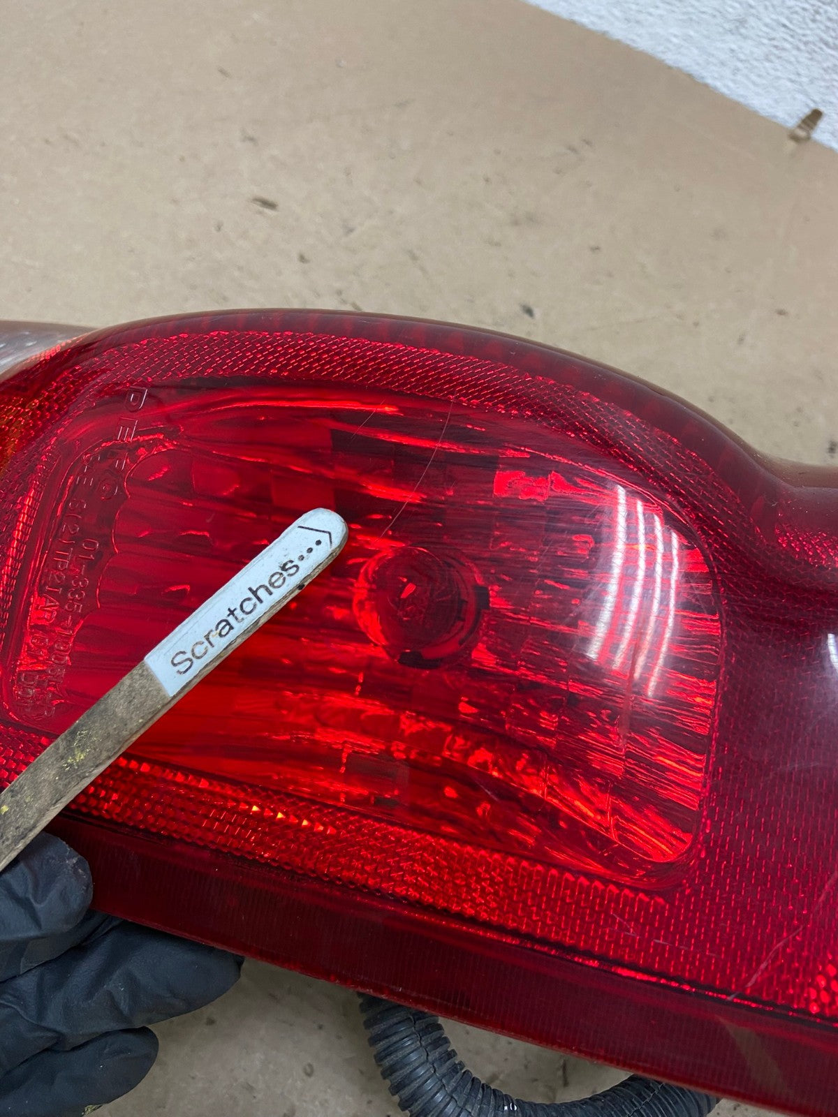 2002 to 2006 Chevrolet Avalanche Left Driver LH Tail Light AF5001 LK3
