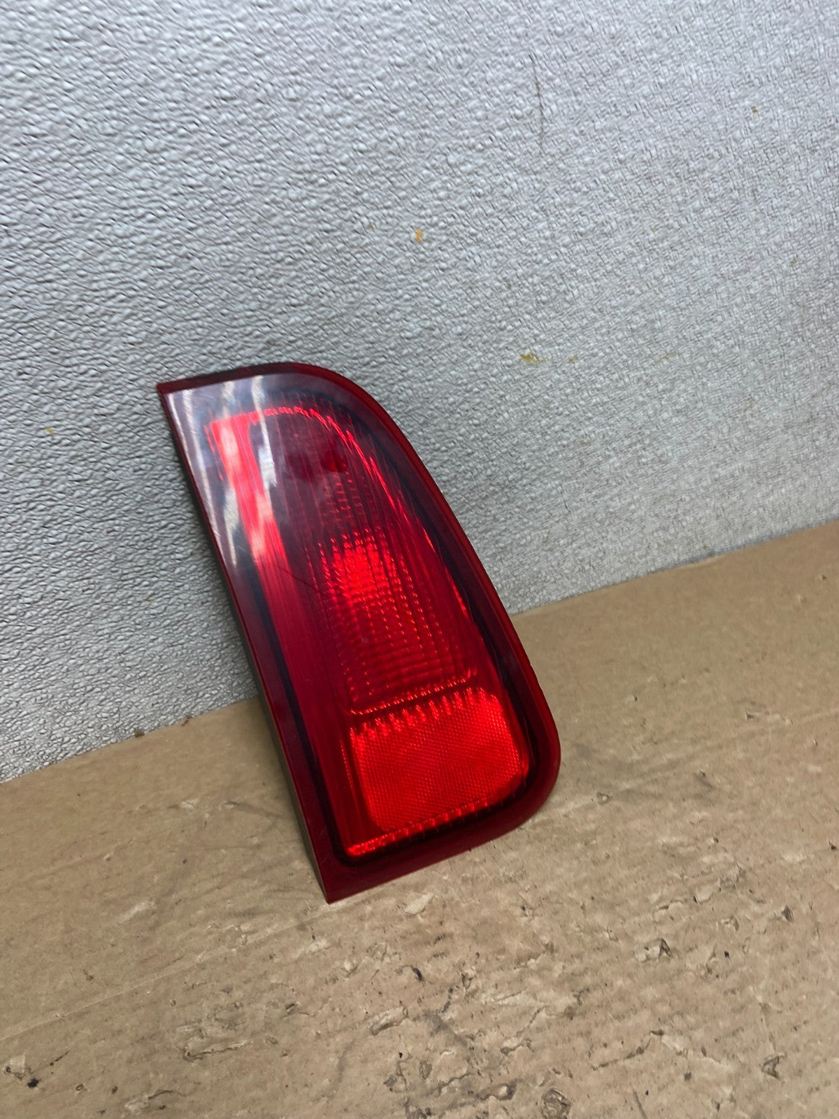 2003-2006 Lincoln Navigator Left Driver LH Tail Light Inner Oem AB4775 LK2