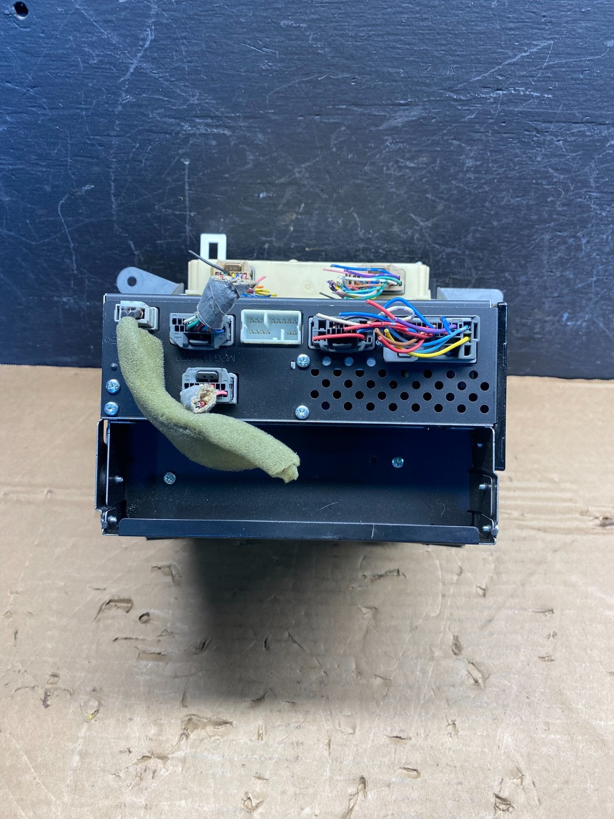 2009 to 2011 Honda Pilot AM FM CD Audio Radio Player Climate Control AD9624 DG5