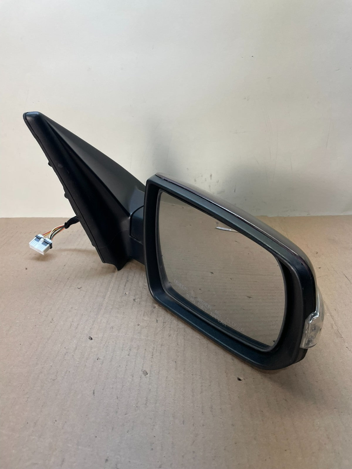 2011 to 2015 Kia Sorento Right Passenger Door Mirror Turn Signal AJ0762 DG2
