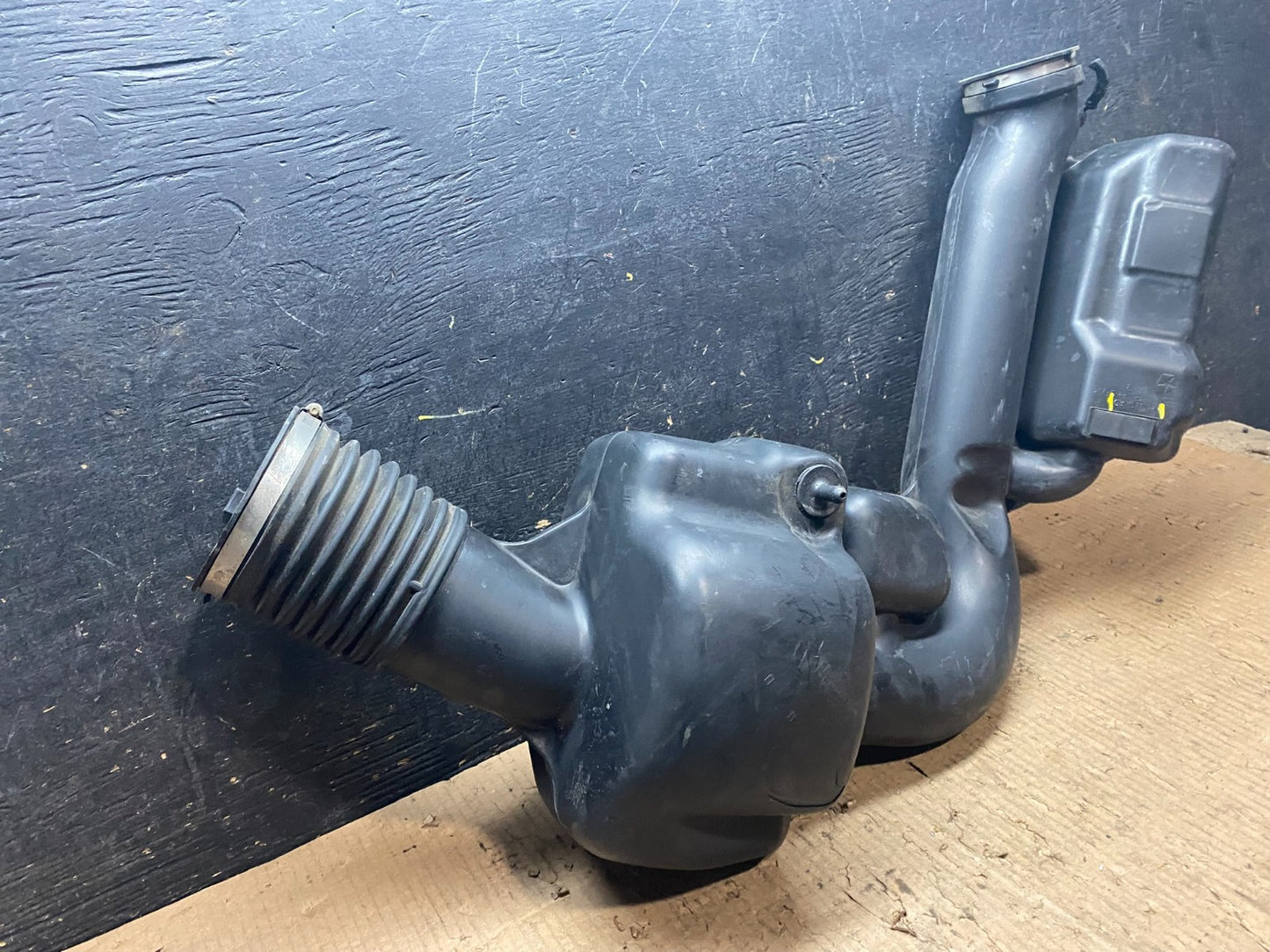 2011 - 2013 Dodge Durango 3.6L Resonator Air Intake Tube Y6709 DG5
