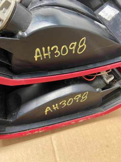 2005 - 2009 Land Rover LR3 Left+Right Side Tail Lights AH3098 DW9