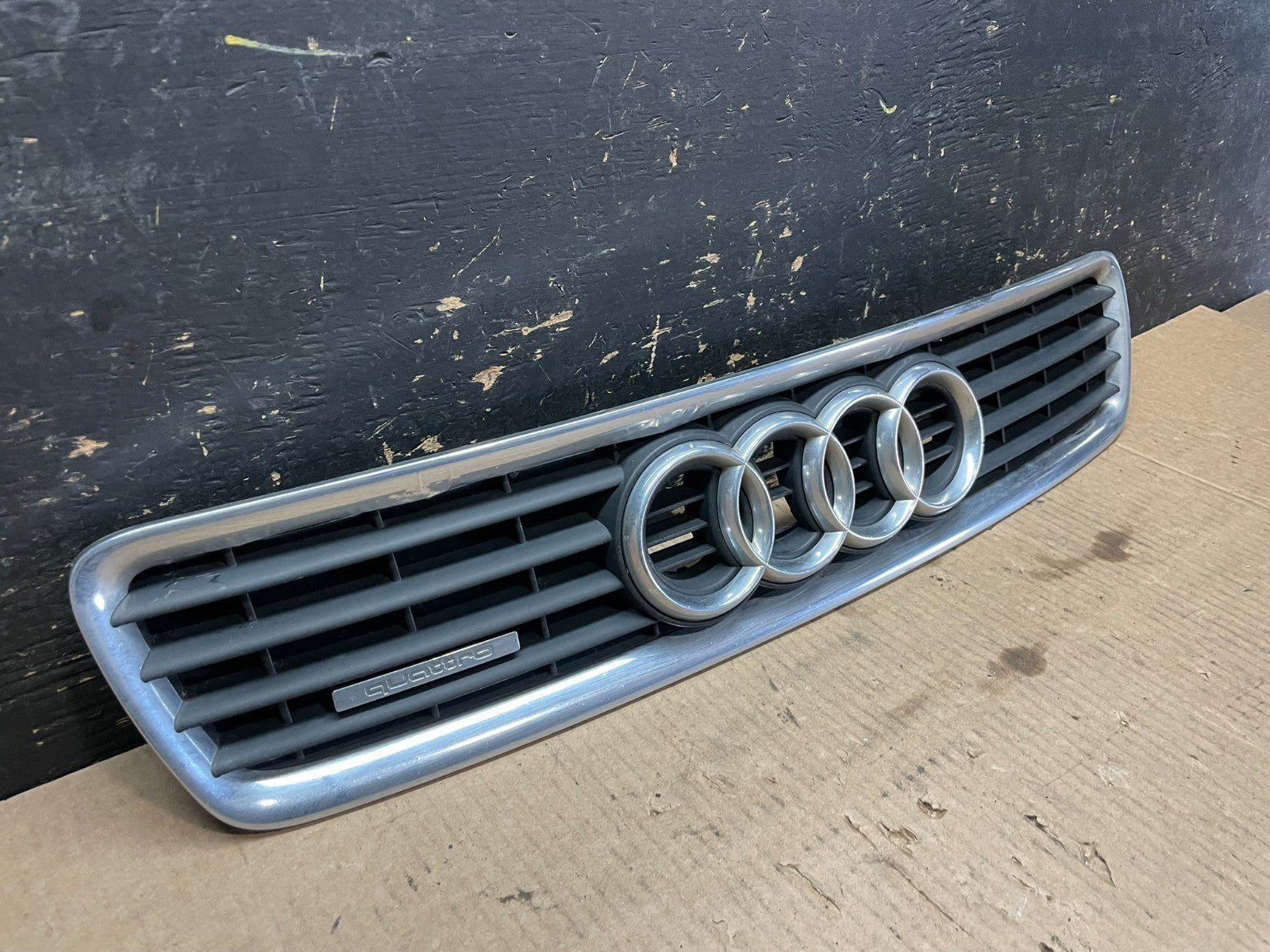 2000 to 2002 Audi A4 Upper Front Grill Grille y9644 DG1