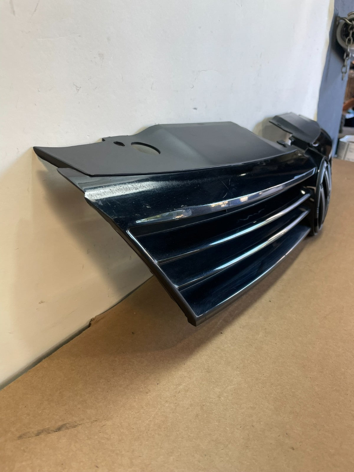 2011 to 2014 Volkswagen Jetta Sedan Front Upper Grille Grill af8585 DG2