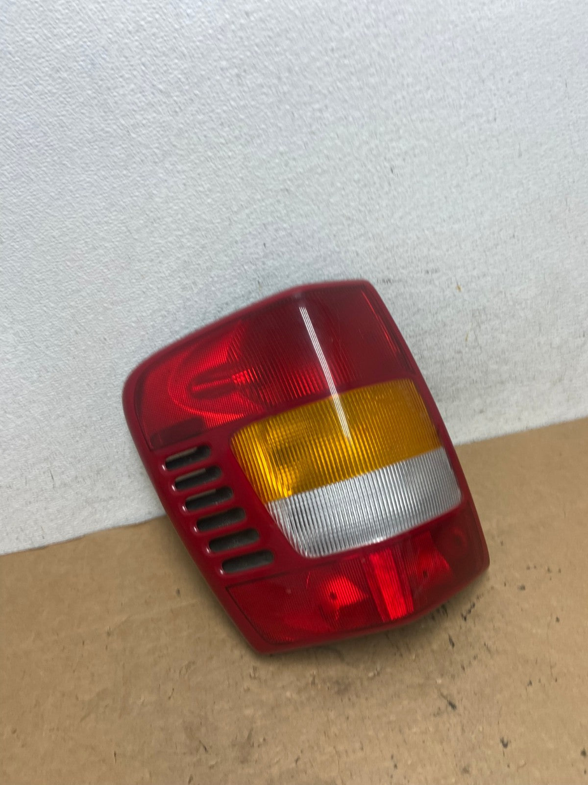 1999 - 2004 Jeep Grand Cherokee WJ Left Driver Lh Tail Light AD4804 LK2