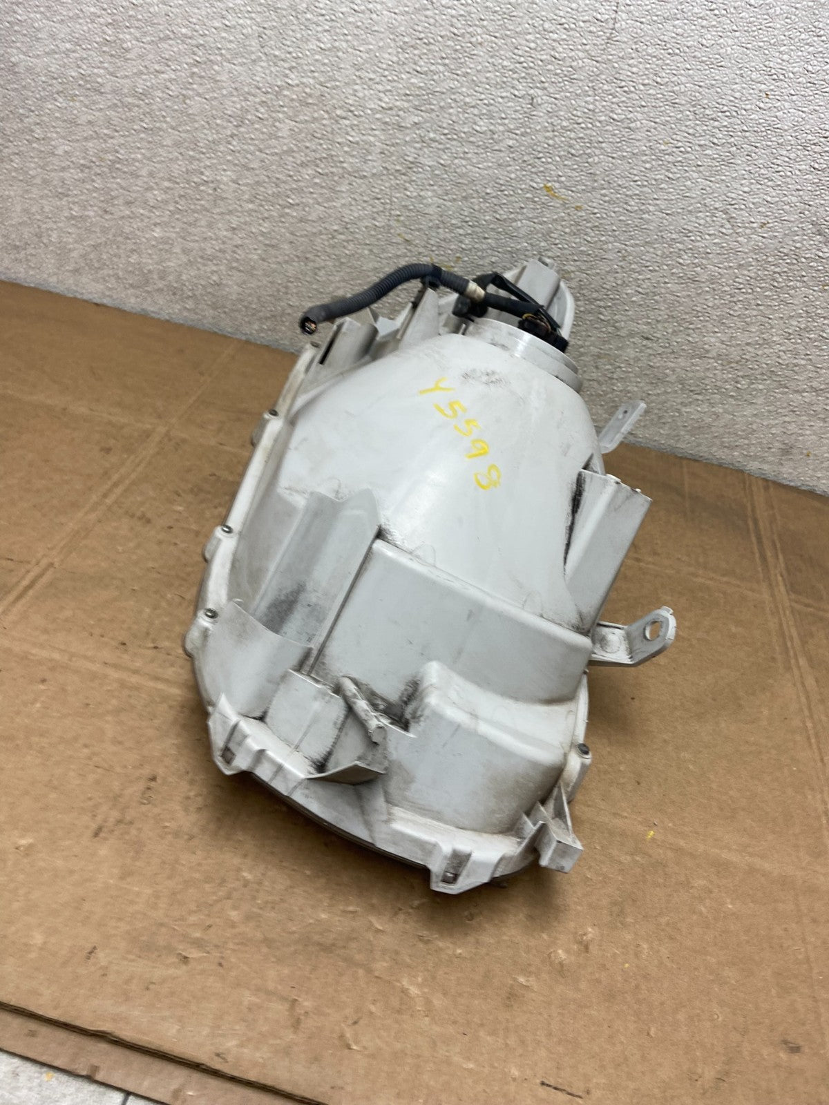 2008 - 2010 Toyota Highlander Hybrid Left Driver Blue Halogen Headlight Y5598 DG5
