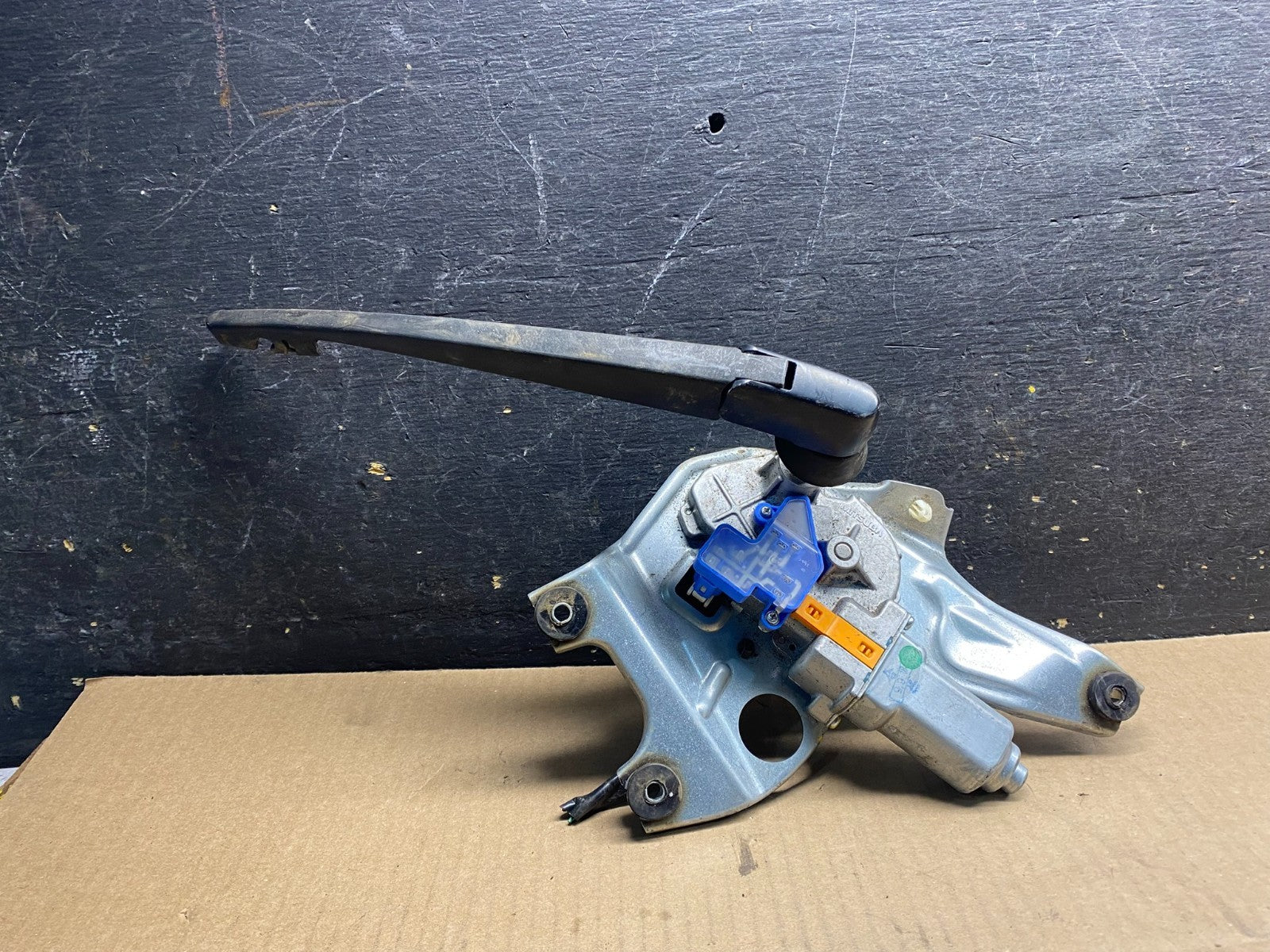 2010 to 2014 Subaru Legacy Outback Rear Wiper Motor Z4824 PS1