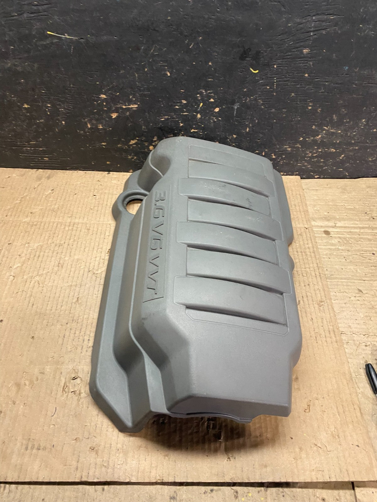 2007 to 2008 GMC Acadia 3.6L VVT Engine Cover Shield W5817 DG3