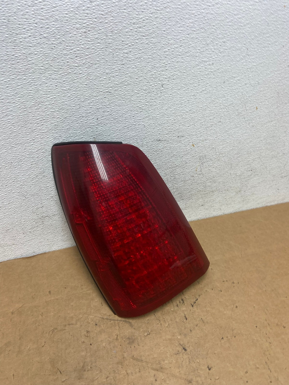 2000 to 2005 Cadillac Deville Left Driver Lh Side Tail Light AD5152 LK2