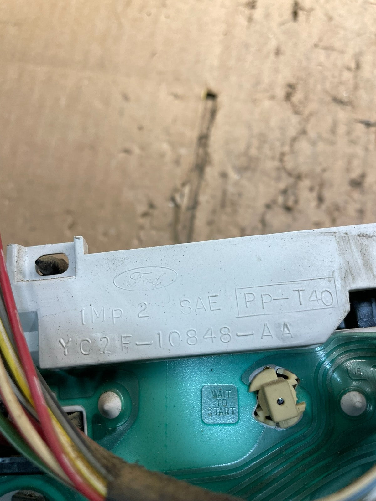 2001 - 2002 Ford Econoline E250 E350 Van Speedometer Instrument Cluster W1446 DG9