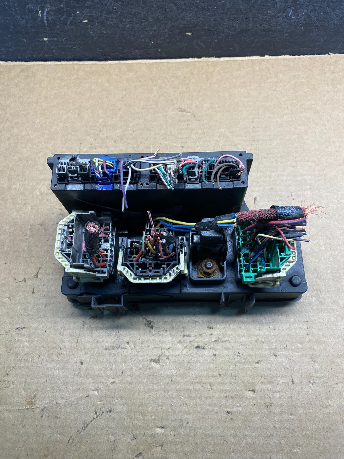 2007 Dodge Caliber integrated Power Module Fuse Relay BOX P04692207AE AE00000
